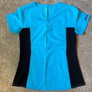 Cherokee flexible scrub top